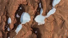 Marťanský ľad môže uchovať stopy života dlhšie než prach, ukazuje nový experiment