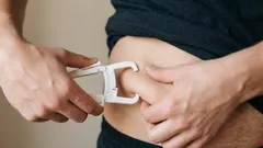 Spaľujte tuky: Znížte množstvo viscerálneho tuku a spevnite celé telo. 3 jednoduché cviky